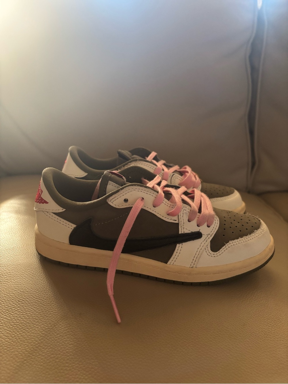 Jordan Kids Low-Top Sneakers in Olive, White & Pink